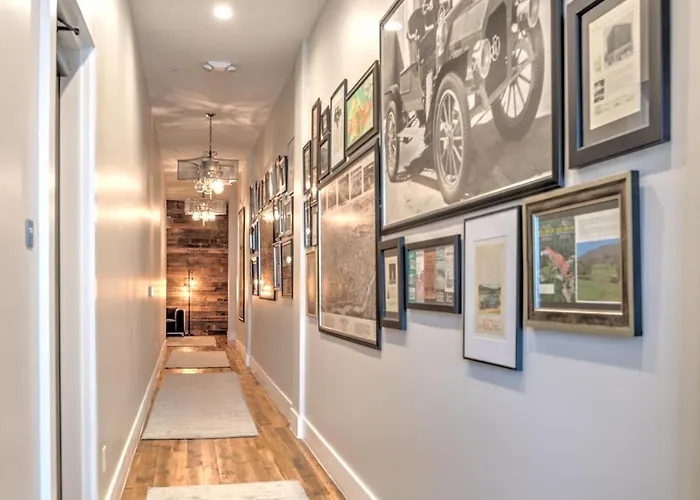 Large 3 Bedroom 3 And A Half Bath Downtown Condo