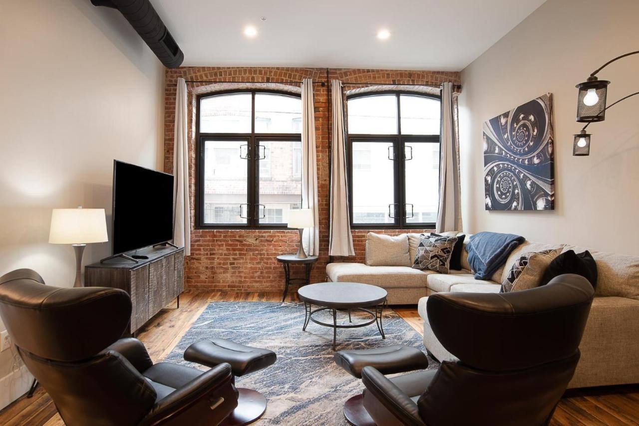 Large 3 Bedroom 3 And A Half Bath Downtown