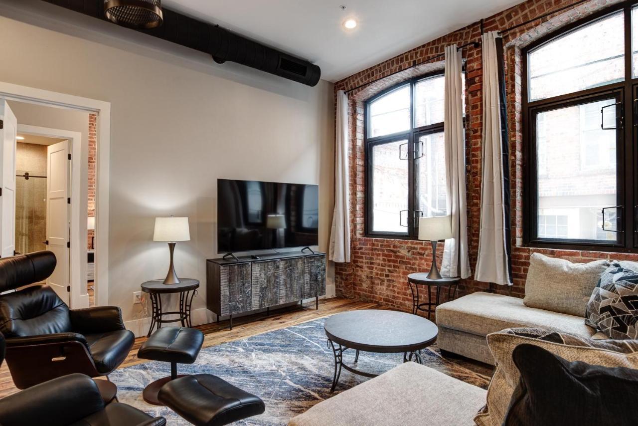 Large 3 Bedroom 3 And A Half Bath Downtown Holiday home Asheville