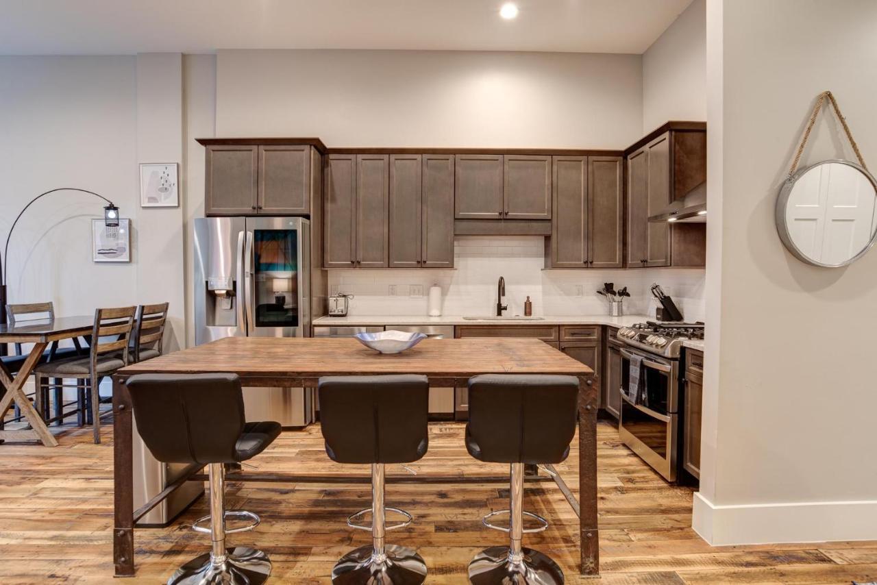 Large 3 Bedroom 3 And A Half Bath Downtown Holiday home Asheville