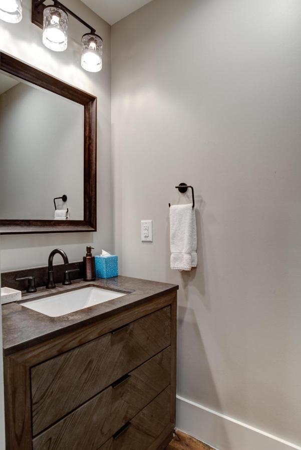 Large 3 Bedroom 3 And A Half Bath Downtown